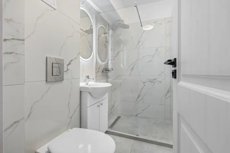 Apartament cu baghete decorative și accente turcoaz, Str. Vasile Pârvan, București, fotografia 5