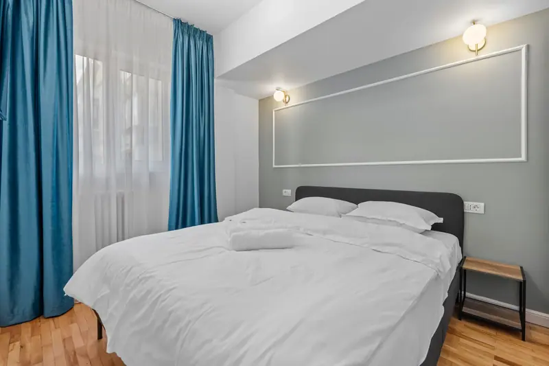 Apartament cu baghete decorative și accente turcoaz, Str. Vasile Pârvan, București, fotografia 7