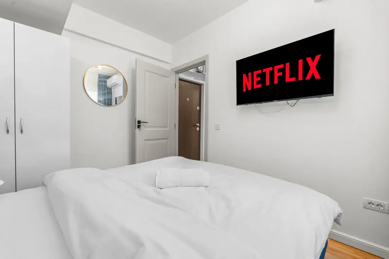 Apartament cu baghete decorative și accente turcoaz, Str. Vasile Pârvan, București, fotografia 10