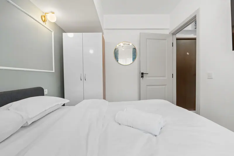 Apartament cu baghete decorative și accente turcoaz, Str. Vasile Pârvan, București, fotografia 11