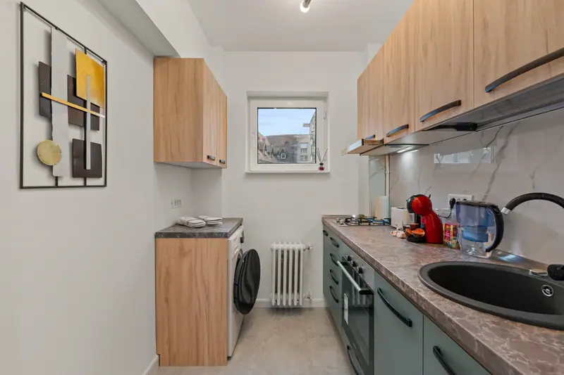 Apartament cu baghete decorative și accente turcoaz, Str. Vasile Pârvan, București, fotografia 14