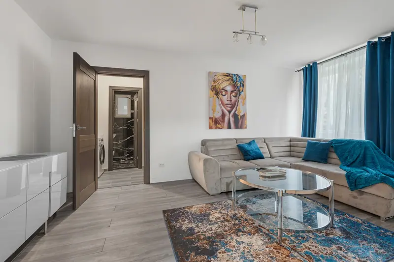 Apartament cu baie din marmură neagră, București, fotografia 1