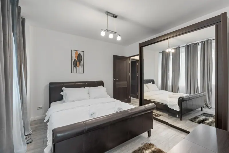 Apartament cu baie din marmură neagră, București, fotografia 3