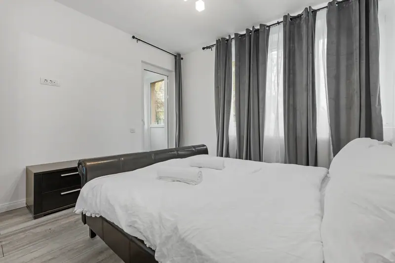 Apartament cu baie din marmură neagră, București, fotografia 6