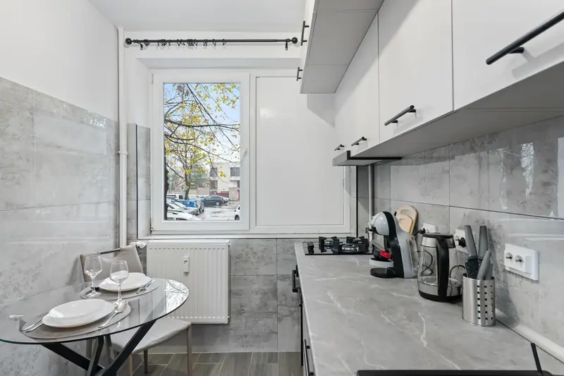 Apartament cu baie din marmură neagră, București, fotografia 15