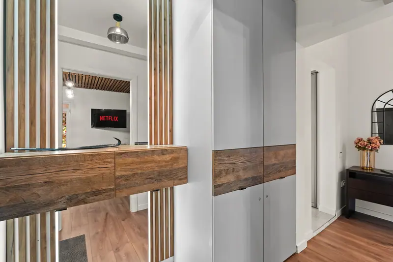 Apartament cu perete din cărămidă și tavan din lemn, Bd. Nicolae Bălcescu, București, fotografia 5