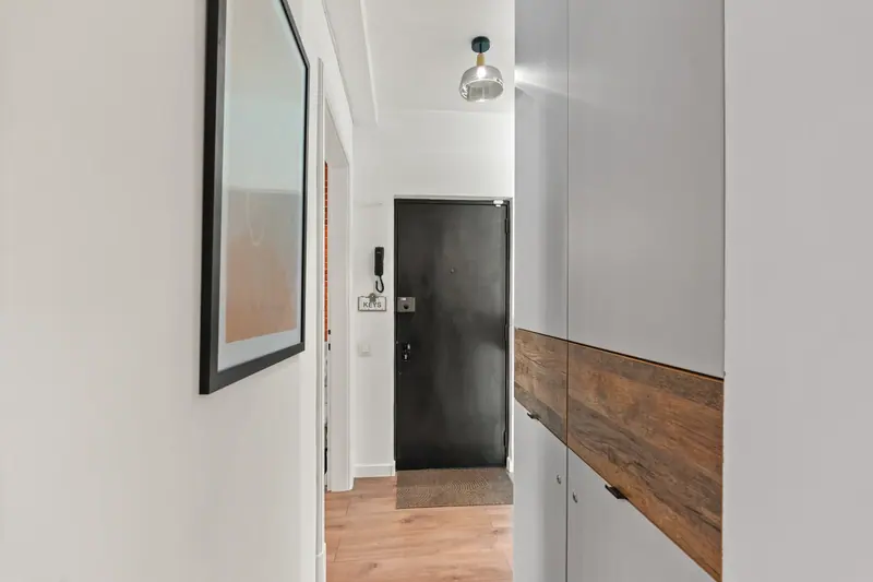 Apartament cu perete din cărămidă și tavan din lemn, Bd. Nicolae Bălcescu, București, fotografia 6