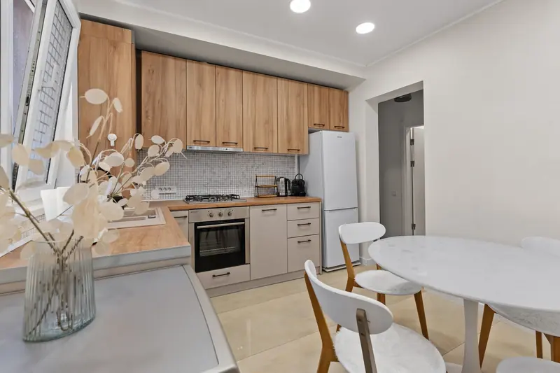 Apartament cu perete din cărămidă și tavan din lemn, Bd. Nicolae Bălcescu, București, fotografia 9