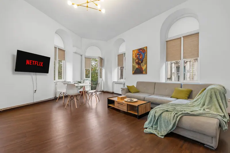 Apartament cu tavane înalte într-o clădire istorică, Calea Moșilor, București, fotografia 2