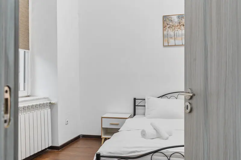 Apartament cu tavane înalte într-o clădire istorică, Calea Moșilor, București, fotografia 3