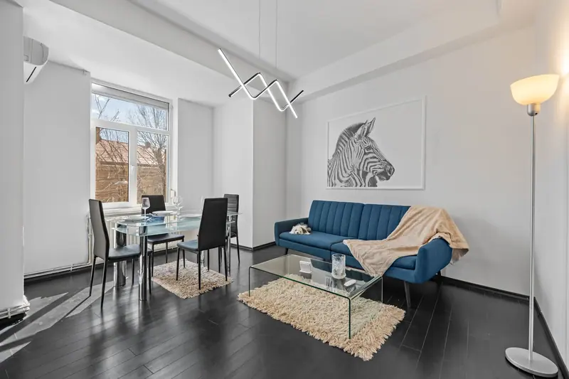 Apartament contemporan cu canapea albastră, Bd. Regina Maria, București, fotografia 1