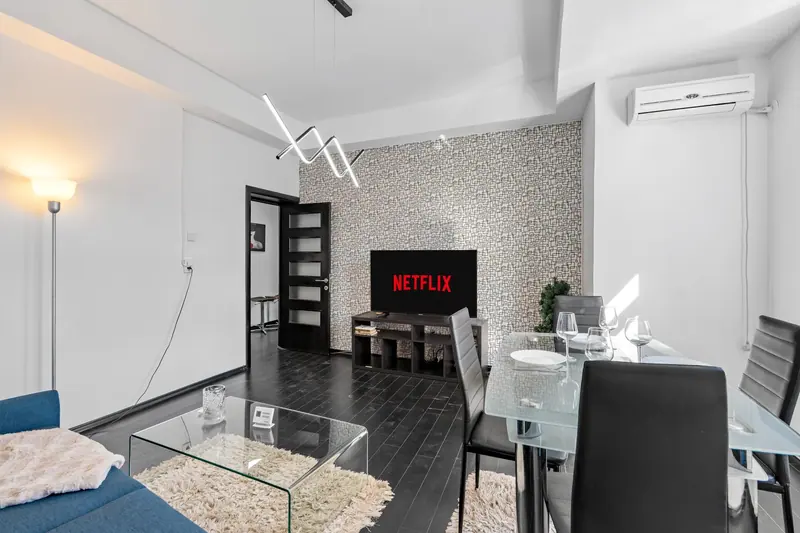 Apartament contemporan cu canapea albastră, Bd. Regina Maria, București, fotografia 3