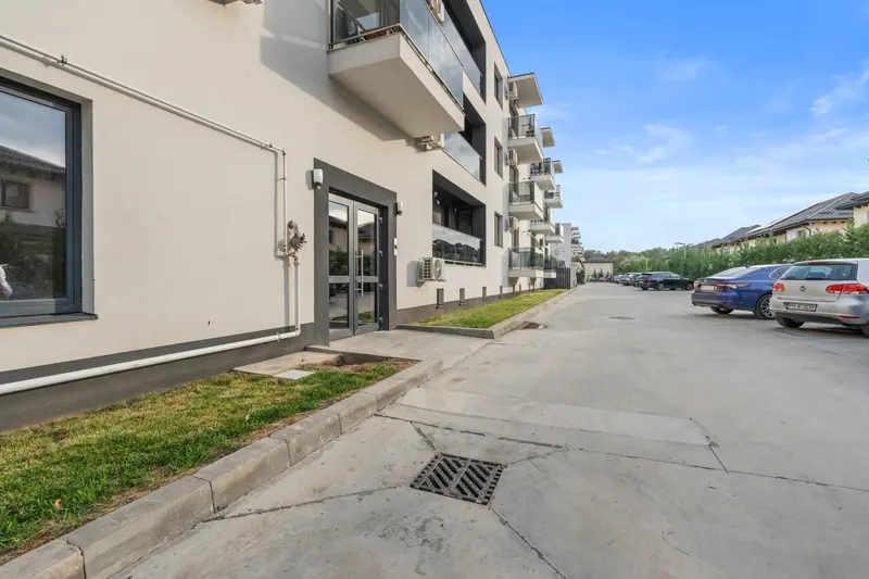 Apartament familial într-un ansamblu cu grădină, La Foresta, fotografia 3