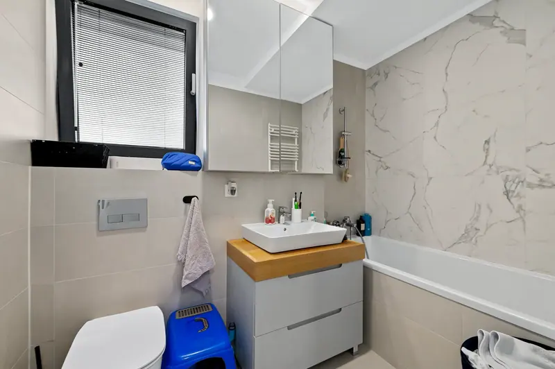 Apartament familial cu terasă spre curtea interioară, Nusco City, fotografia 17