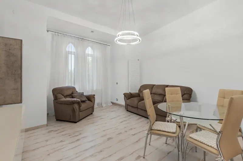 Apartament cu ferestre arcuite, Bd. Regina Maria, București, fotografia 1