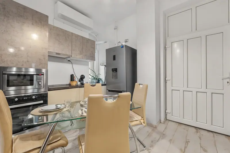Apartament cu ferestre arcuite, Bd. Regina Maria, București, fotografia 3