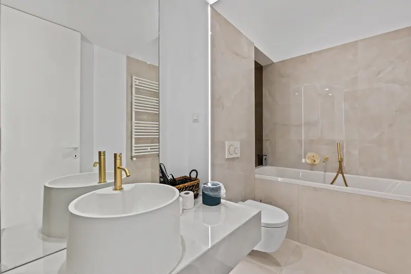 Apartament cu finisaje aurii, Cortina North, fotografia 4