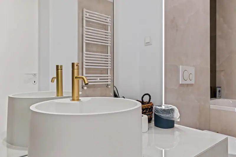 Apartament cu finisaje aurii, Cortina North, fotografia 16
