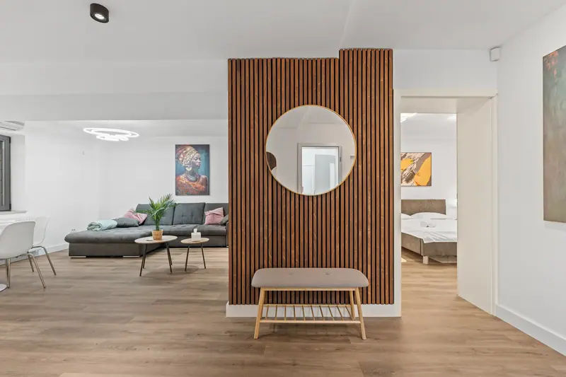Apartament cu panouri din lemn și tablouri, Aviației, București, fotografia 1