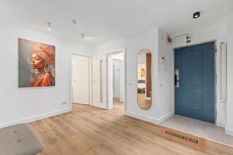 Apartament cu panouri din lemn și tablouri, Aviației, București, fotografia 2