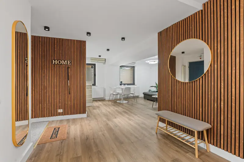Apartament cu panouri din lemn și tablouri, Aviației, București, fotografia 3