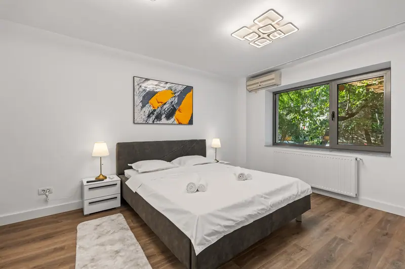 Apartament cu panouri din lemn și tablouri, Aviației, București, fotografia 6