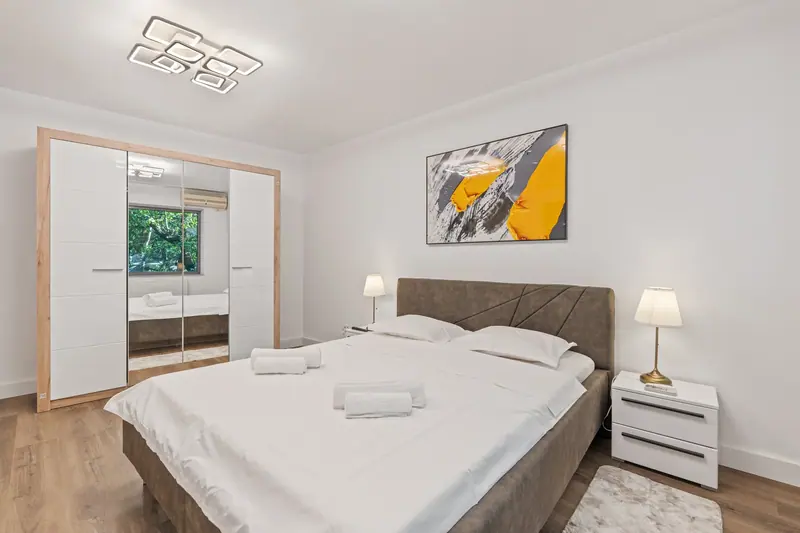 Apartament cu panouri din lemn și tablouri, Aviației, București, fotografia 7
