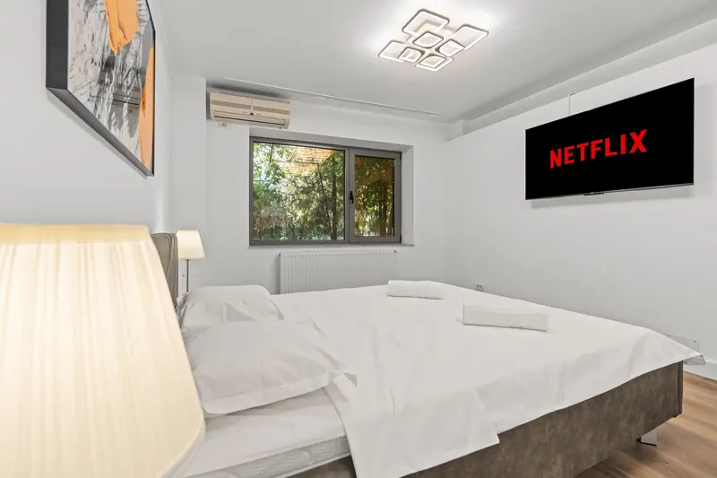 Apartament cu panouri din lemn și tablouri, Aviației, București, fotografia 8