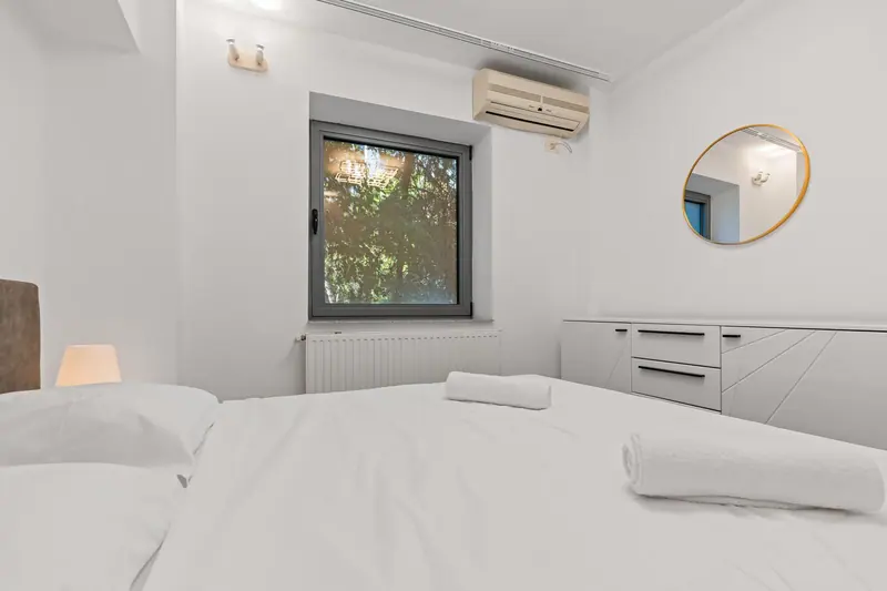 Apartament cu panouri din lemn și tablouri, Aviației, București, fotografia 14