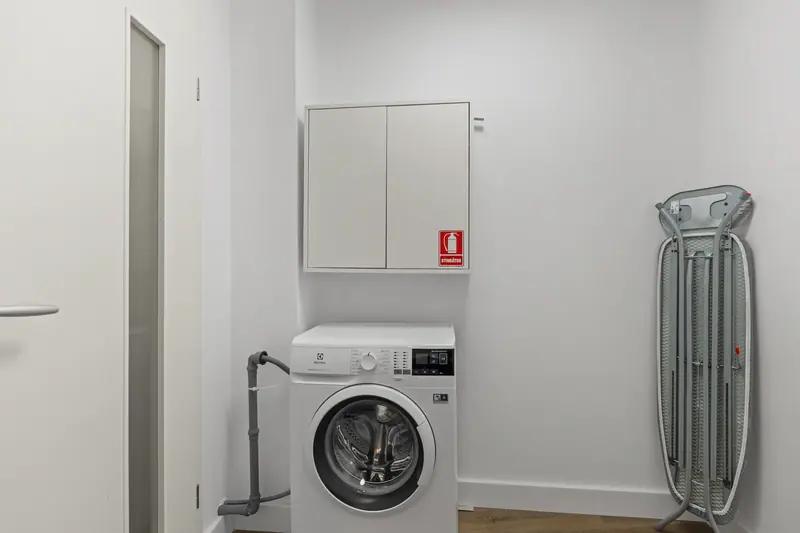 Apartament cu panouri din lemn și tablouri, Aviației, București, fotografia 15