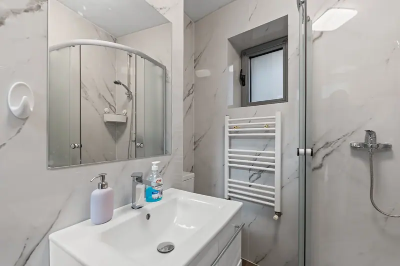 Apartament cu panouri din lemn și tablouri, Aviației, București, fotografia 16