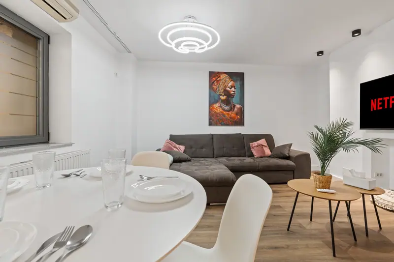 Apartament cu panouri din lemn și tablouri, Aviației, București, fotografia 17