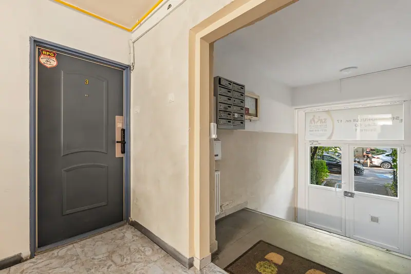 Apartament cu panouri din lemn și tablouri, Aviației, București, fotografia 21