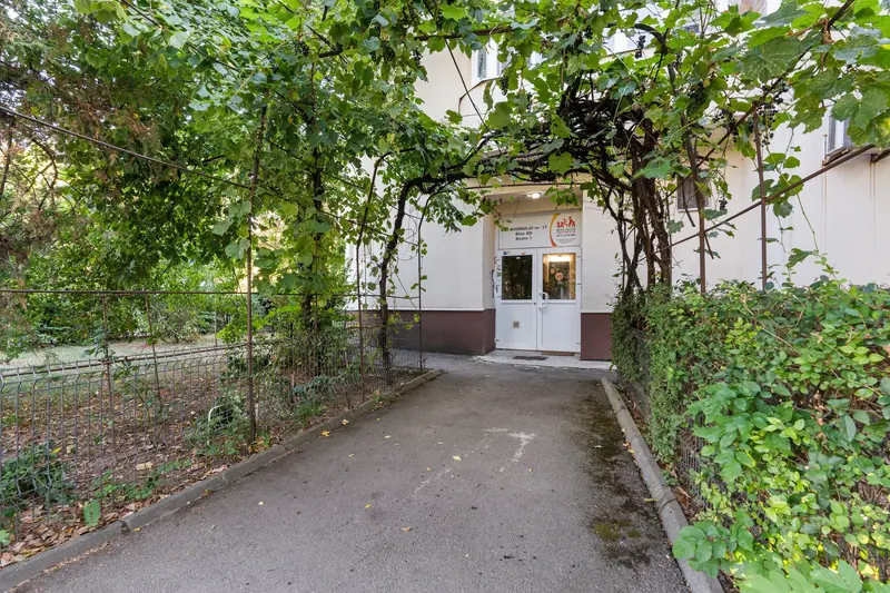 Apartament cu panouri din lemn și tablouri, Aviației, București, fotografia 22