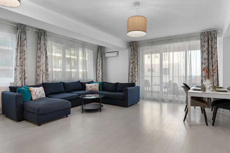 Apartament cu living deschis și terasă, Ansambluri noi, fotografia 1