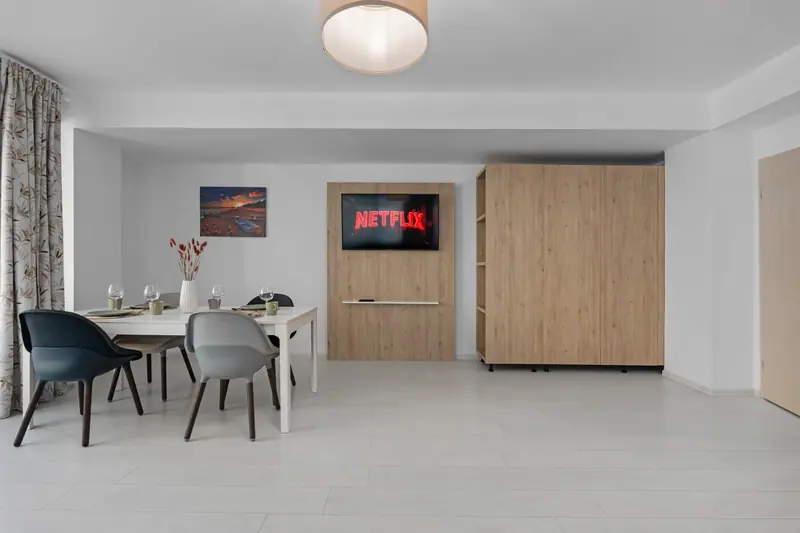 Apartament cu living deschis și terasă, Ansambluri noi, fotografia 2