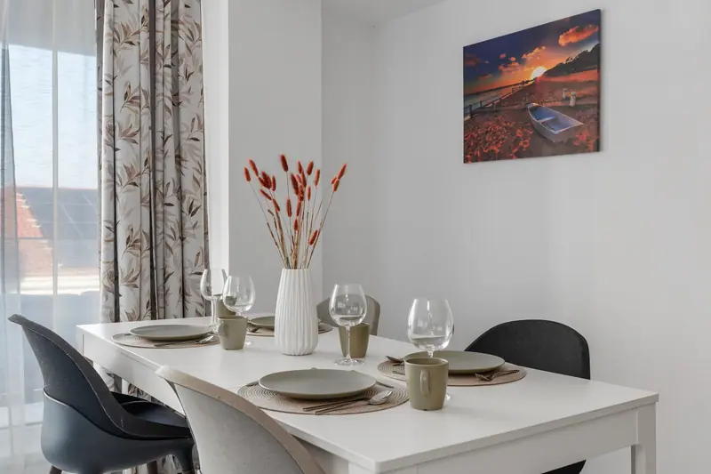 Apartament cu living deschis și terasă, Ansambluri noi, fotografia 8