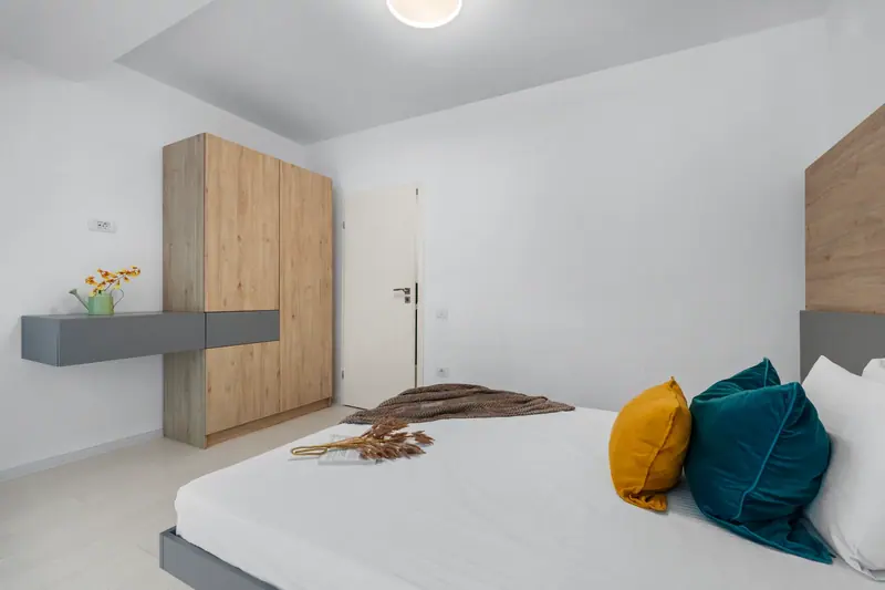 Apartament cu living deschis și terasă, Ansambluri noi, fotografia 14