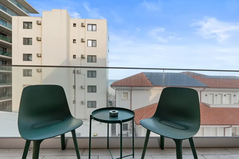 Apartament cu living deschis și terasă, Ansambluri noi, fotografia 19