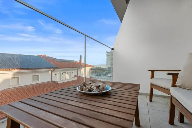 Apartament cu living deschis și terasă, Ansambluri noi, fotografia 20