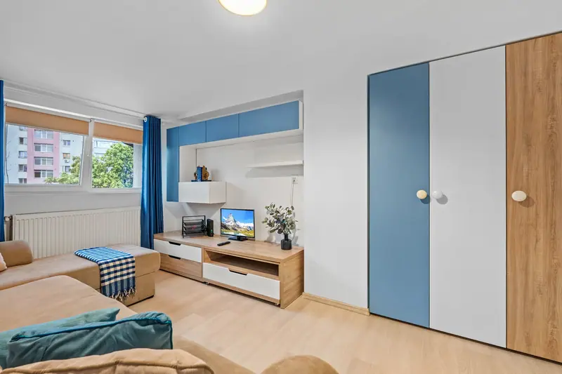 Apartament luminos cu accente albastre, București, fotografia 1