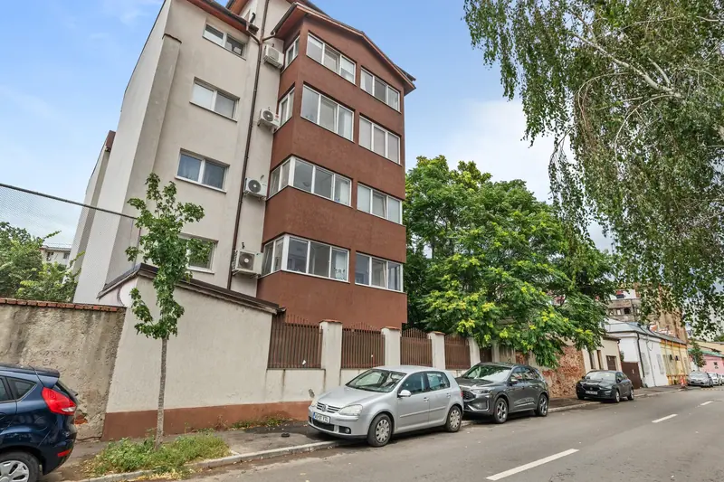 Apartament luminos cu accente albastre, București, fotografia 3
