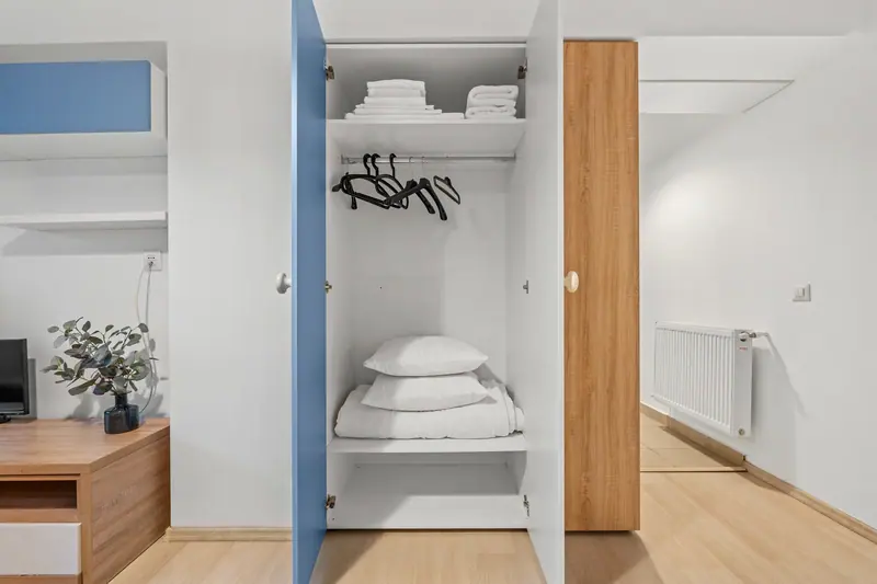 Apartament luminos cu accente albastre, București, fotografia 10