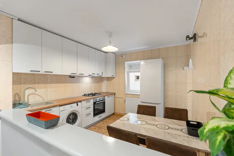 Apartament luminos cu balcon închis, Str. Cupolei, București, fotografia 16