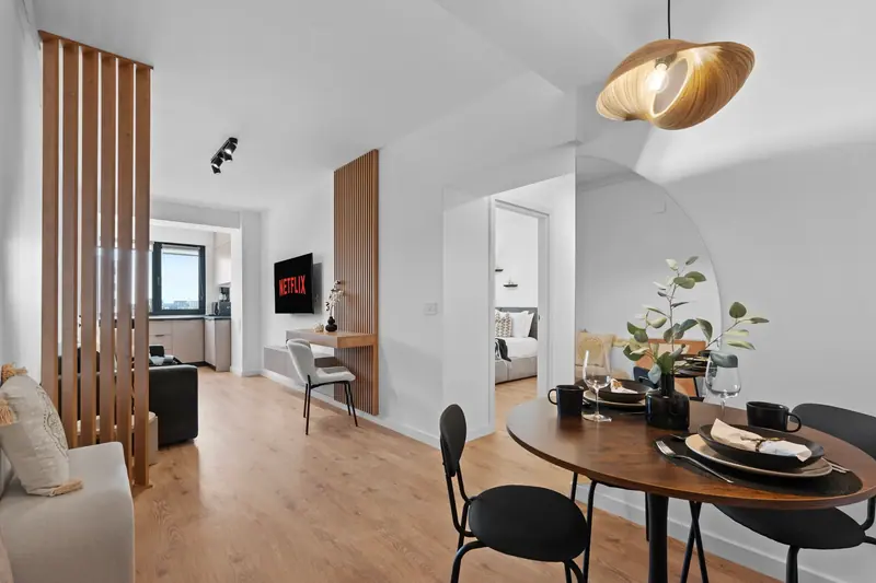 Apartament luminos cu accente de lemn, Ivory, fotografia 1
