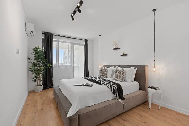 Apartament luminos cu accente de lemn, Ivory, fotografia 14
