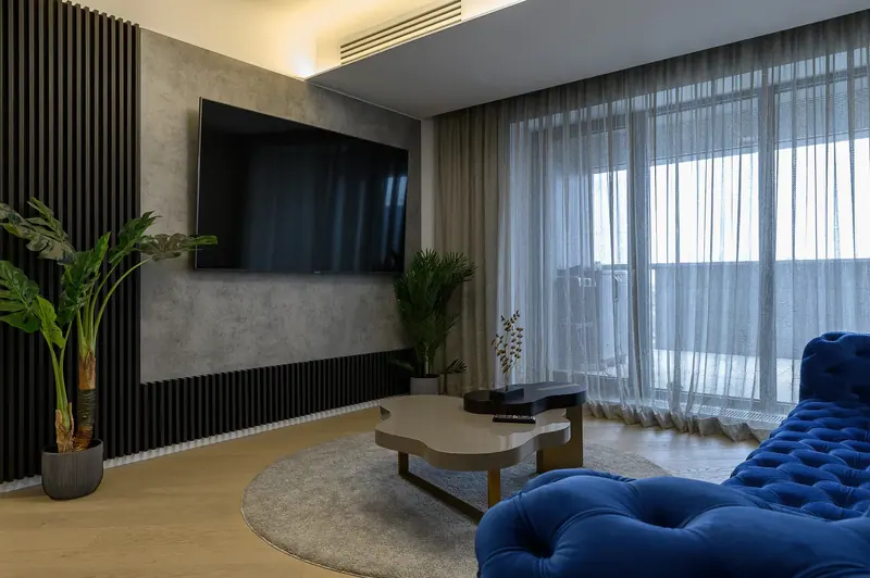 Apartament de lux cu baterii aurii, Cortina Academy, fotografia 1