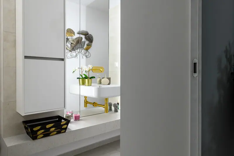 Apartament de lux cu baterii aurii, Cortina Academy, fotografia 7