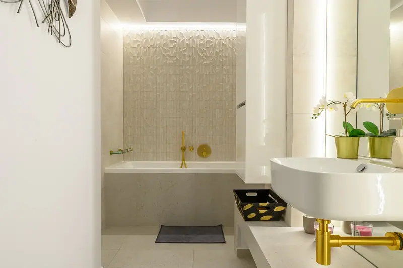Apartament de lux cu baterii aurii, Cortina Academy, fotografia 11