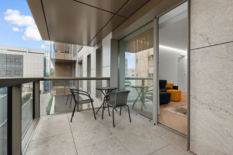 Apartament cu baie din marmură naturală, Cortina North, fotografia 17